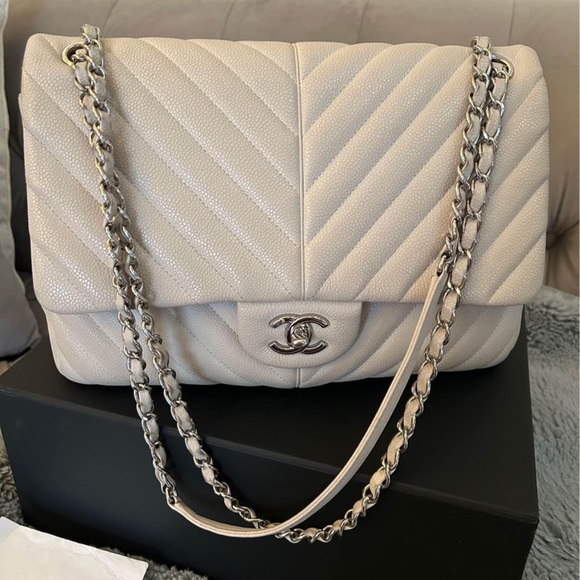 Authentic Chanel flap bag - Picture 2 of 6